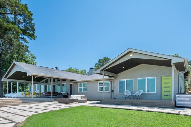 Building Photo - 1012 Chestnut Dr