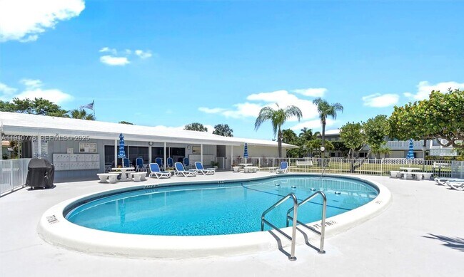 Building Photo - 2170 NE 51st Ct