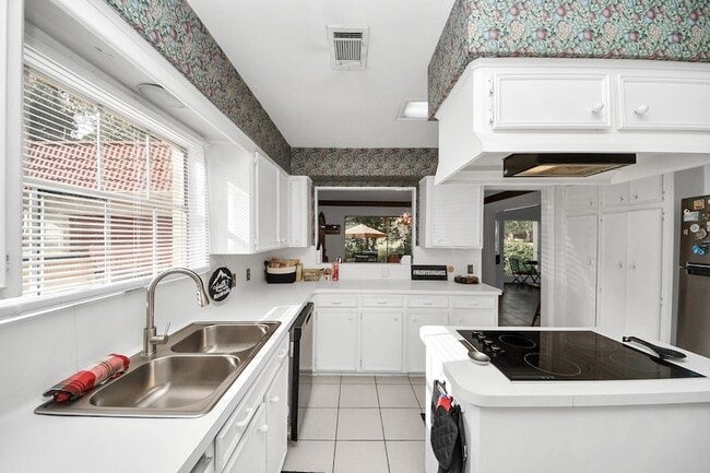 Building Photo - 17 Winged Foot Dr