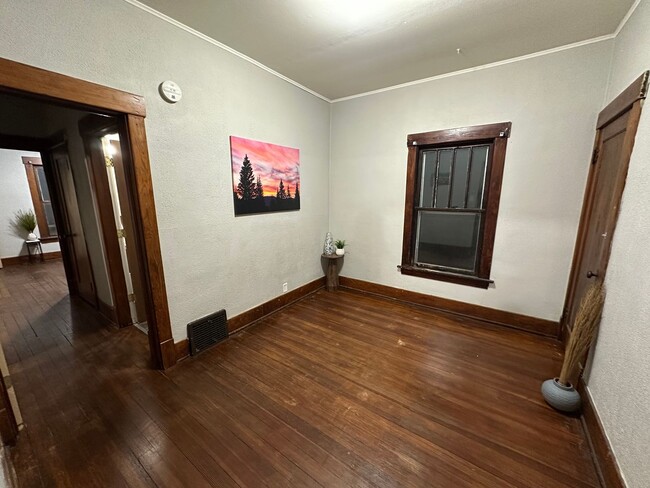 Building Photo - Nice 2 bed, 1 bath home for rent