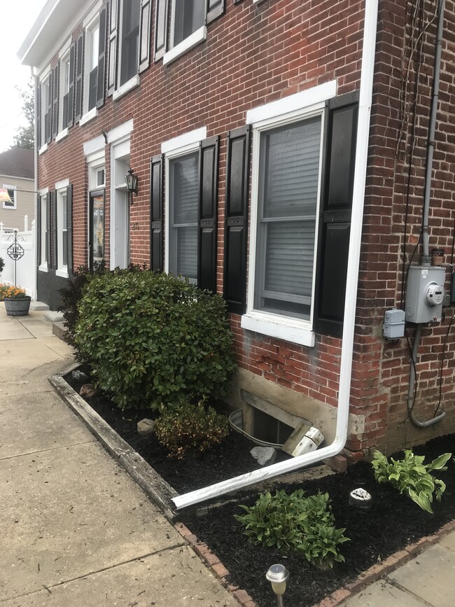 Primary Photo - 235 4th St