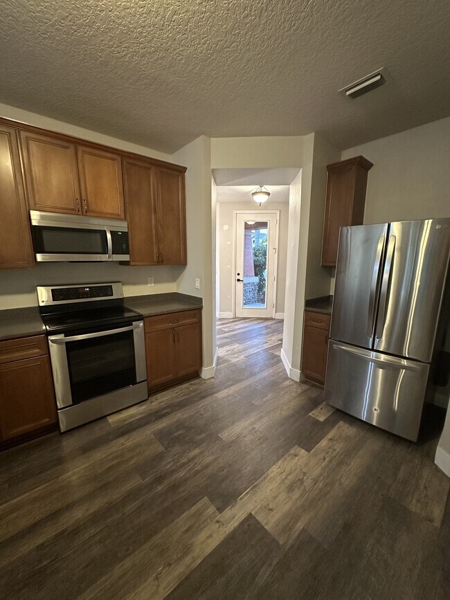 Building Photo - 2823 Glenridge Cir