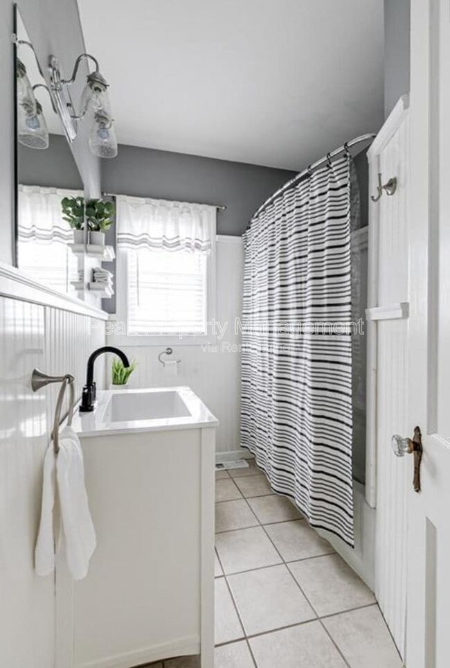 Building Photo - 4504 Hanover Ave