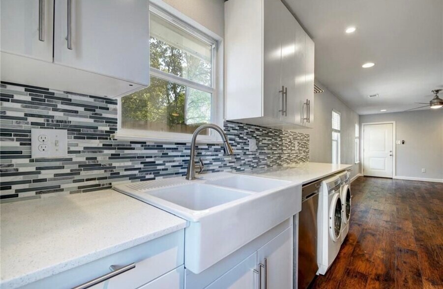 Building Photo - 1120 Estes Ave