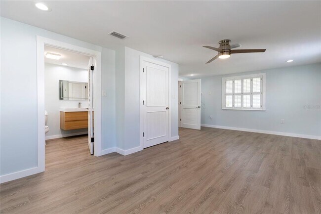Building Photo - 5923 Briarwood Ave