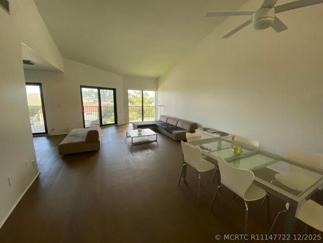 Building Photo - 5801 N Ocean Blvd