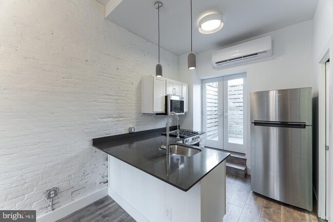 Building Photo - 2208 Taggert St