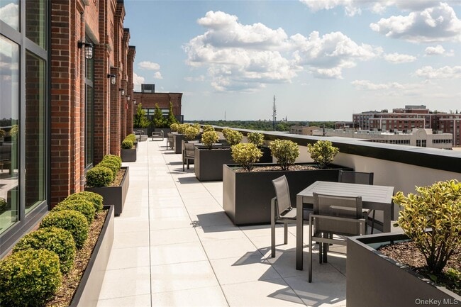 Building Photo - 199 2nd St