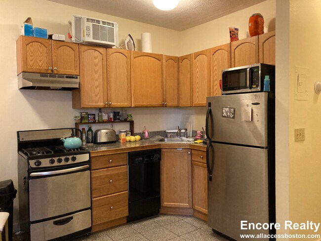 Building Photo - 145 Endicott St