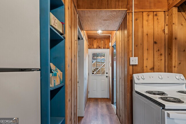 Building Photo - 290 Beaver Lodge Rd