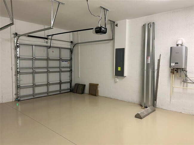 Building Photo - 15513 White Linen Dr