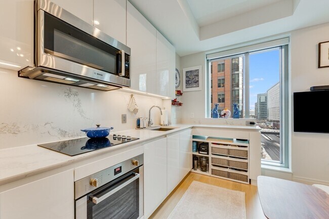Building Photo - 135 Seaport Blvd