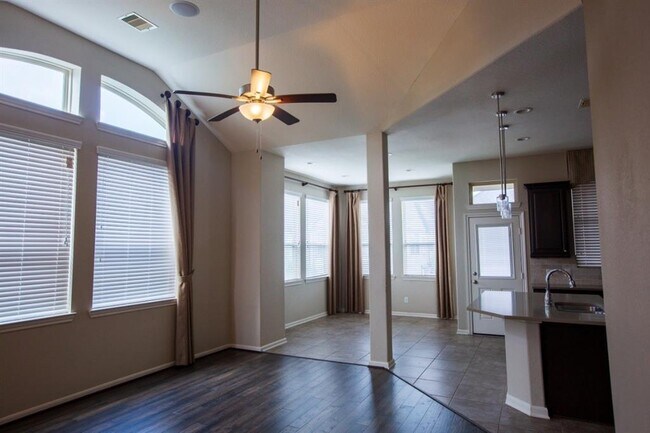 Building Photo - 5554 Sallow Bay Ln