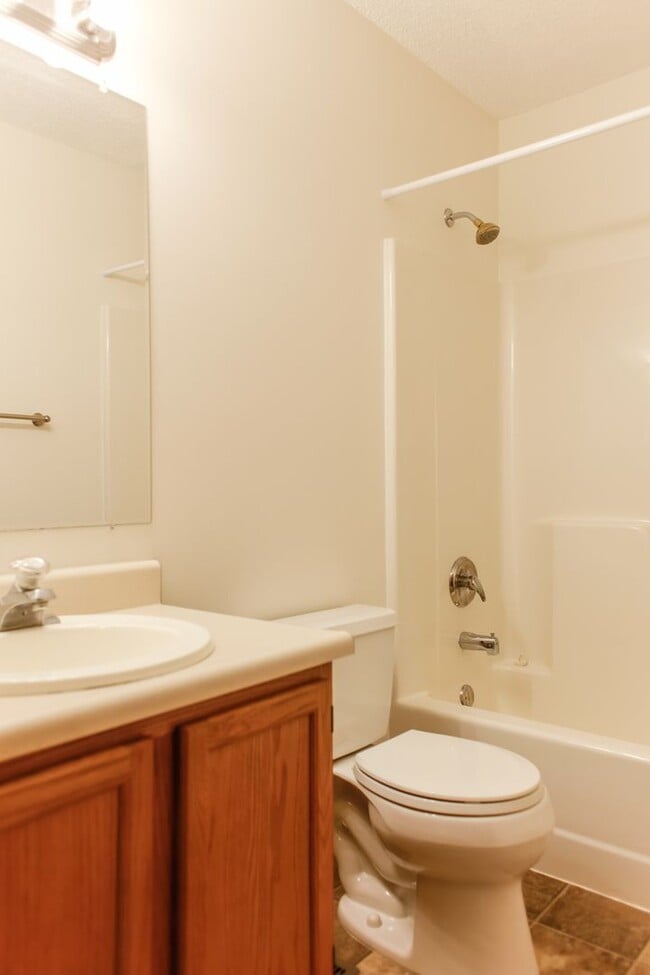 Building Photo - 3 bedroom, 2.5 bath townhouse in NW Lincoln