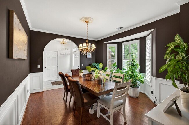 Building Photo - 5409 Dwight Dr