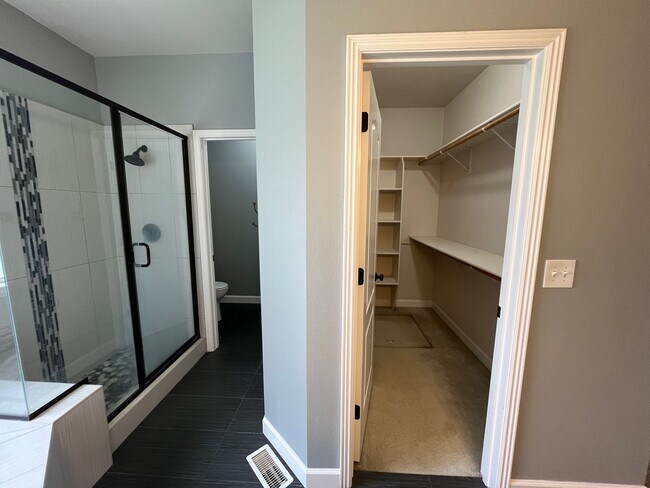 Building Photo - 2030 N Springland Pl
