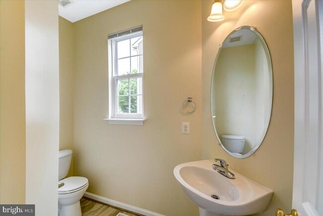 Building Photo - 240 Davis St