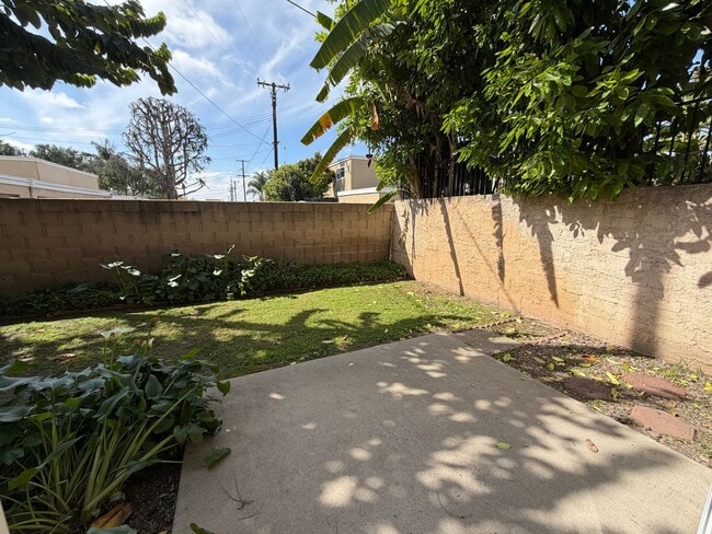 Building Photo - 800-806 S Park Hyde St