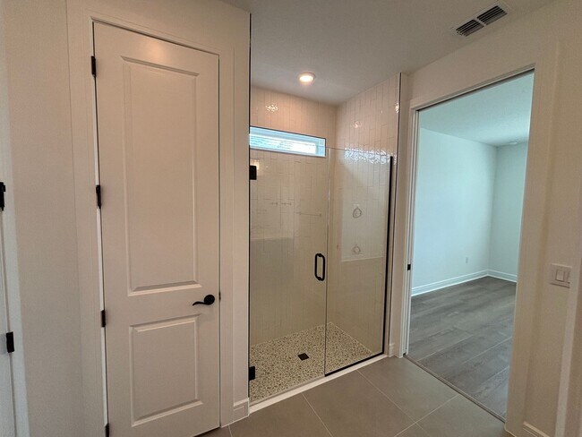 Building Photo - 6360 SW 82nd Terrace