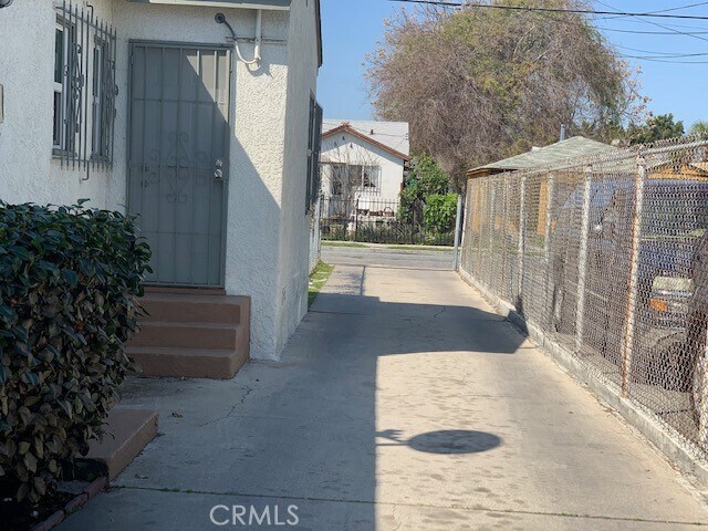 Building Photo - 600 N Rose Ave