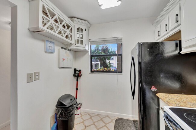 Building Photo - 7101 Golf Colony Ct