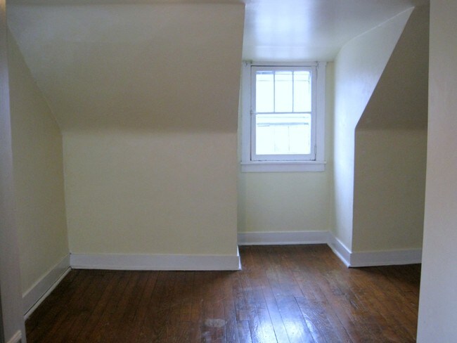 Building Photo - 3745 Beechwood Blvd