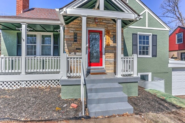 Building Photo - Amazing Aksarben Home