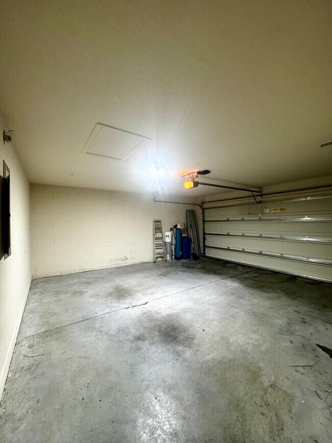 Building Photo - Spacious 4-Bedroom Home for Rent in Palm Bay!