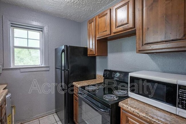 Building Photo - 1526 W 22nd St