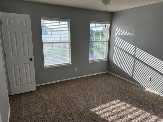 Building Photo - 10773 Braemoor Dr
