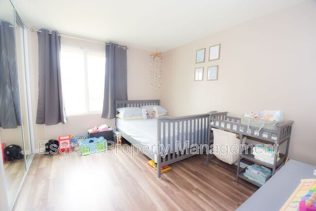 Building Photo - 1887 Montgomery Ave