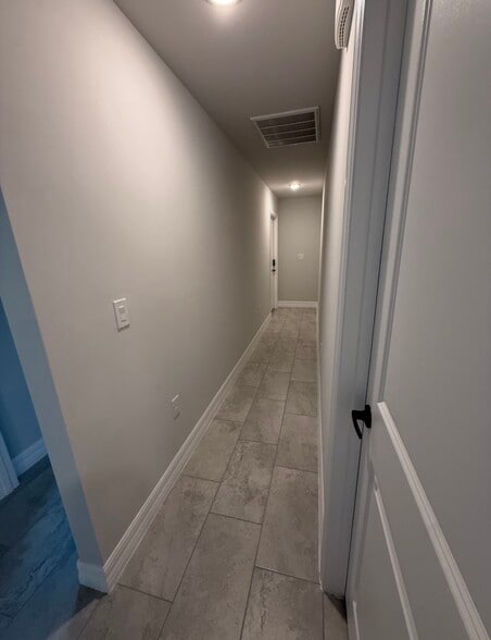 Building Photo - 6039 Latimer Ave