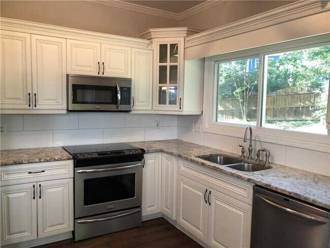 Building Photo - 150 Blue Heron Ln