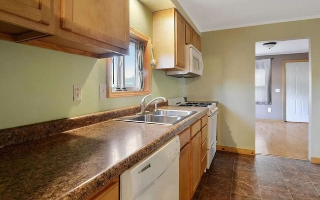 Building Photo - 710 E Park St