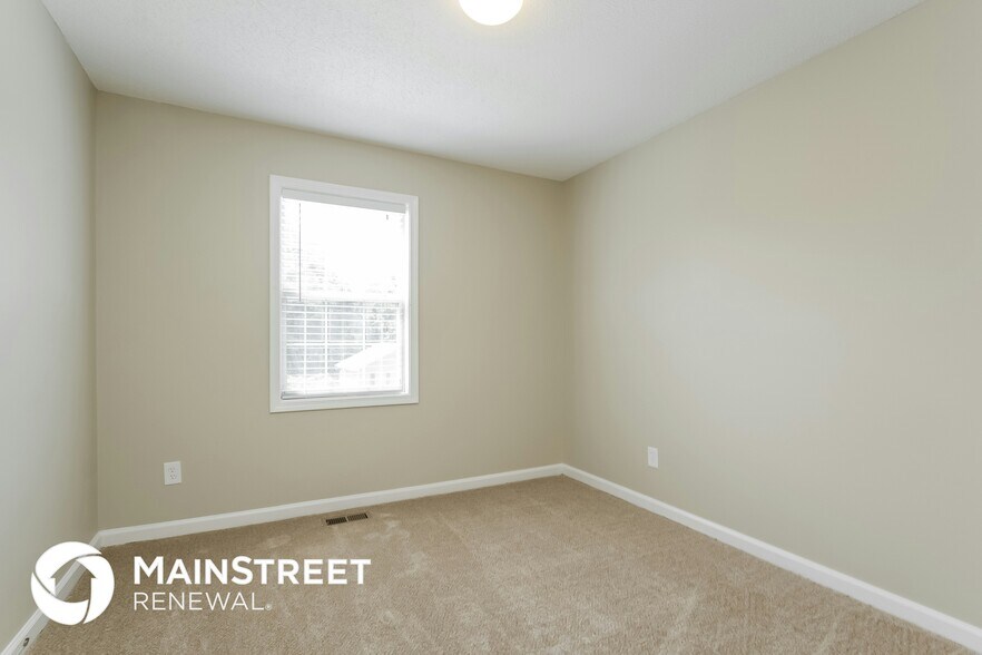 Building Photo - 219 Hampton Dr