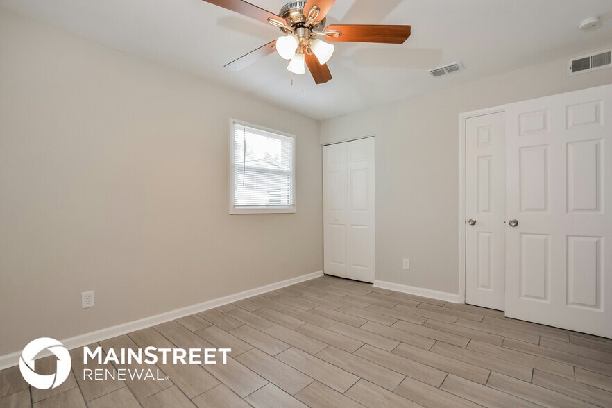 Building Photo - 1070 Emerald Dr