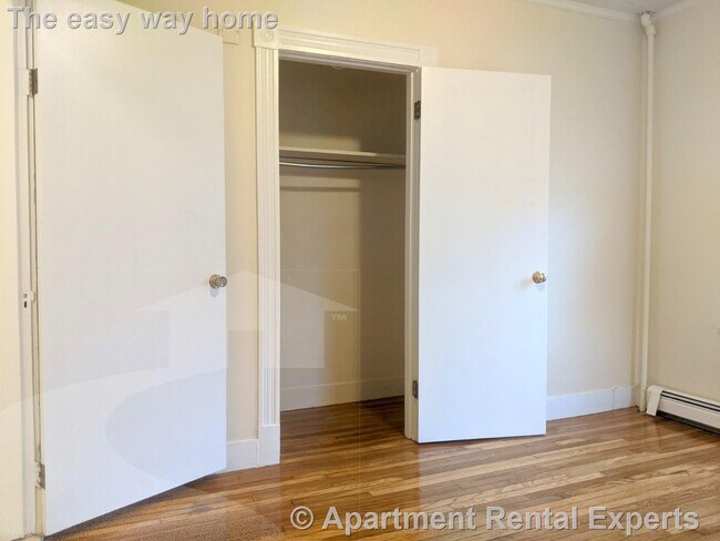 Building Photo - 83 Yorktown St