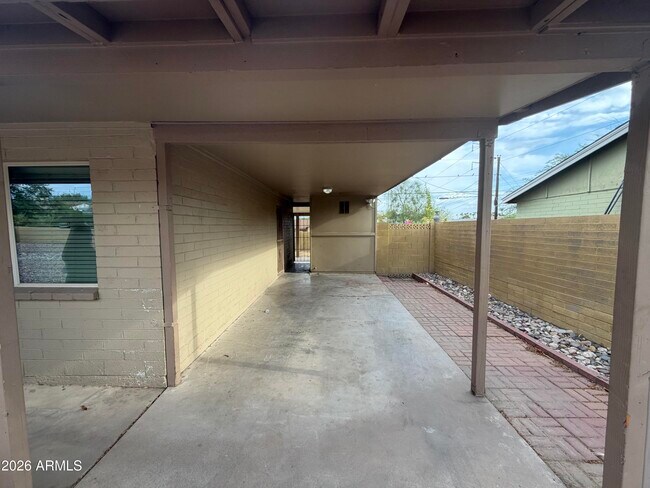 Building Photo - 1207 E Christy Dr