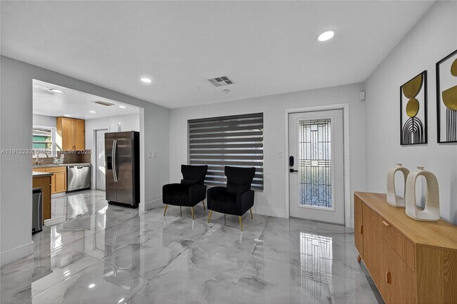 Building Photo - 3130 SW 16th St