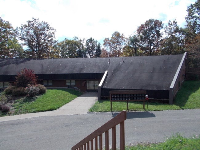 Primary Photo - 800 Greencrest Dr
