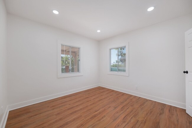 Building Photo - 121 S Lotus Ave
