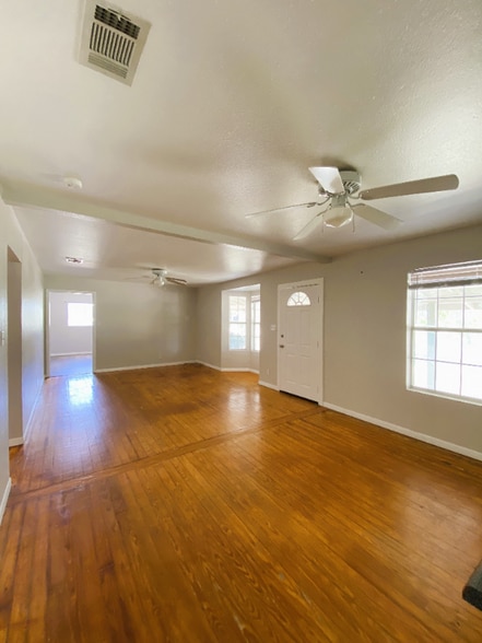 Building Photo - 143 Jasmine Ln