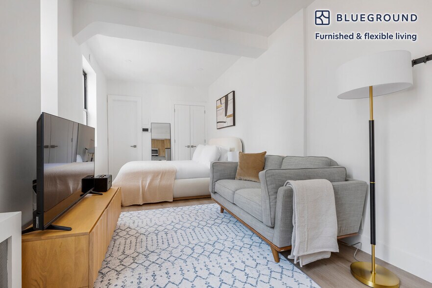 Primary Photo - 138 E 38th St