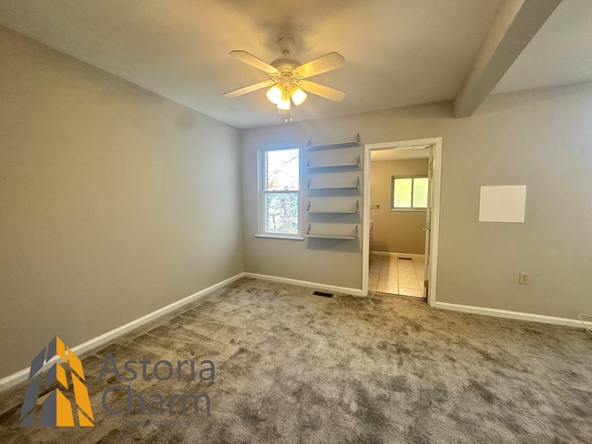 Building Photo - 3 Bedroom Home with Den, Patio/Deck Space,...