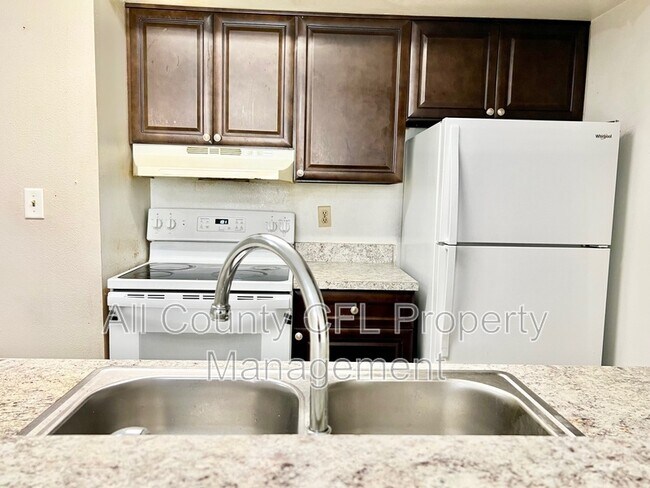 Building Photo - 401 Fountainhead Cir