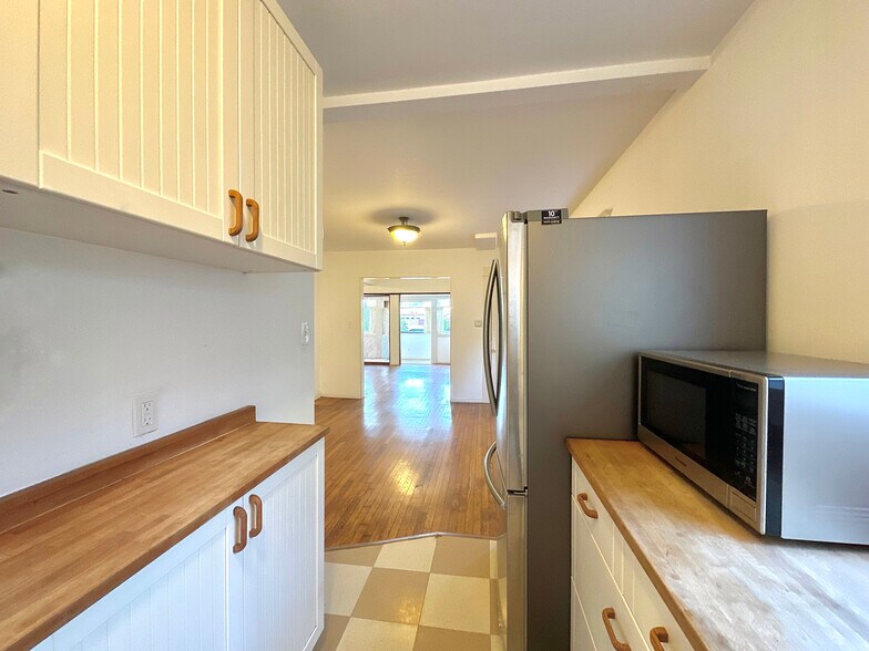 Building Photo - 228 San Juan Ave