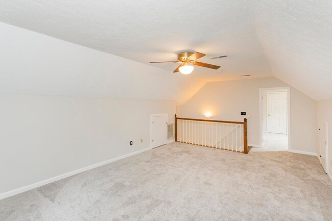 Building Photo - 105 Redbud Dr