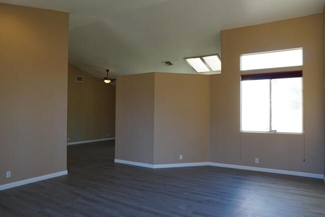 Building Photo - 27742 Valencia St