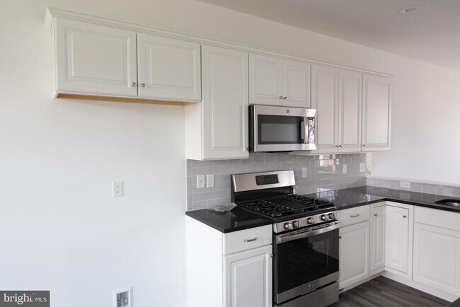 Building Photo - 1817 Shady Ln