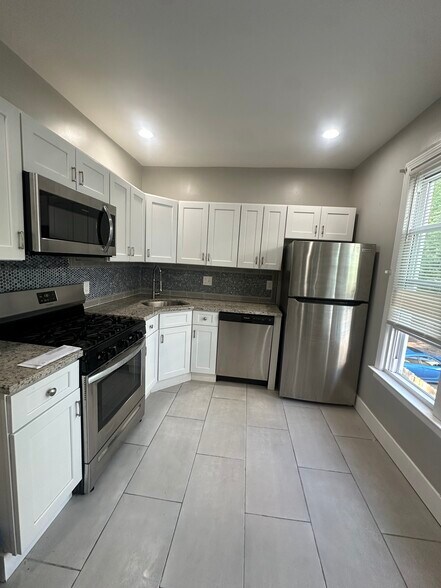 Primary Photo - 36 Mahl Ave